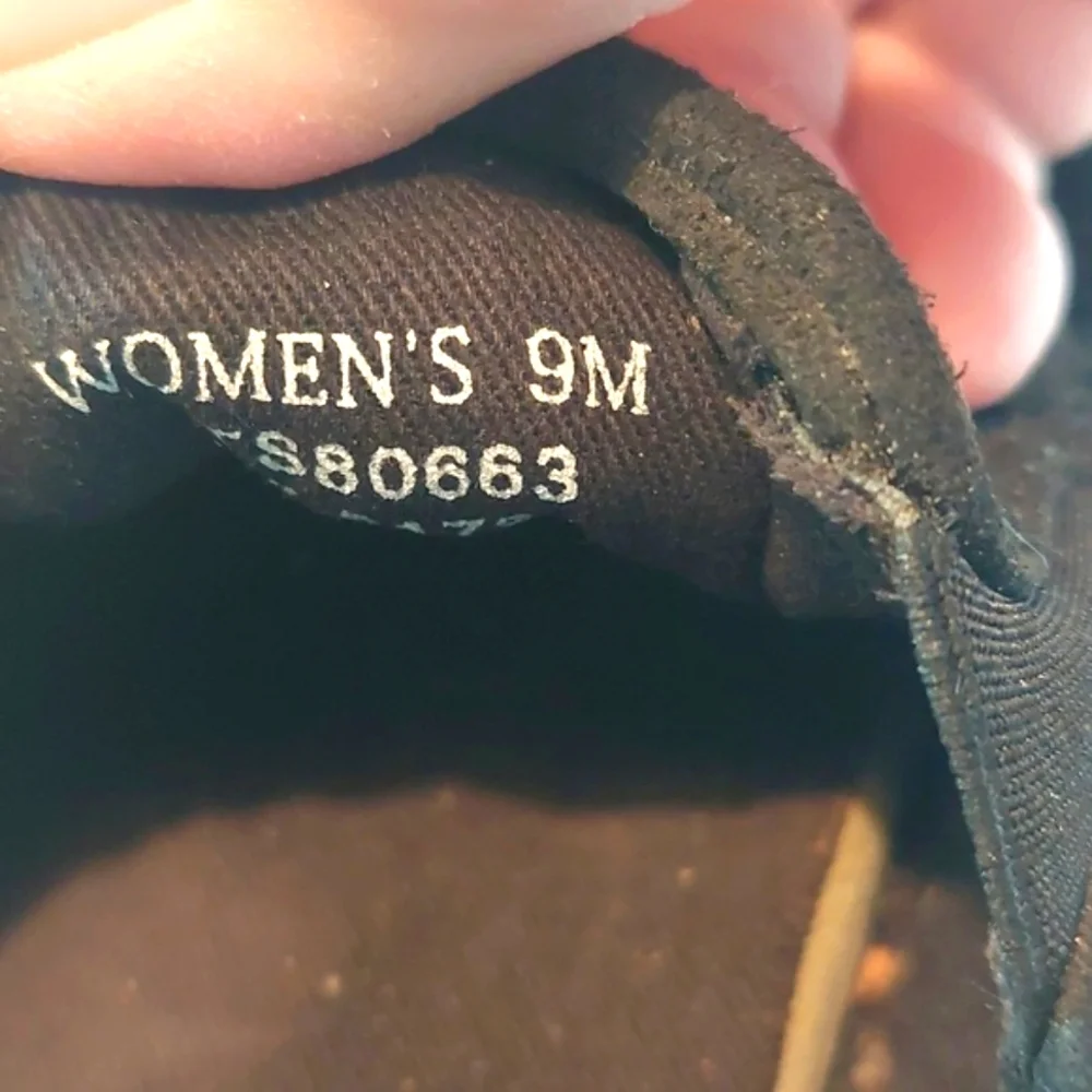 Sperry Black Tennis Shoes .Good Used Condition. Size 9